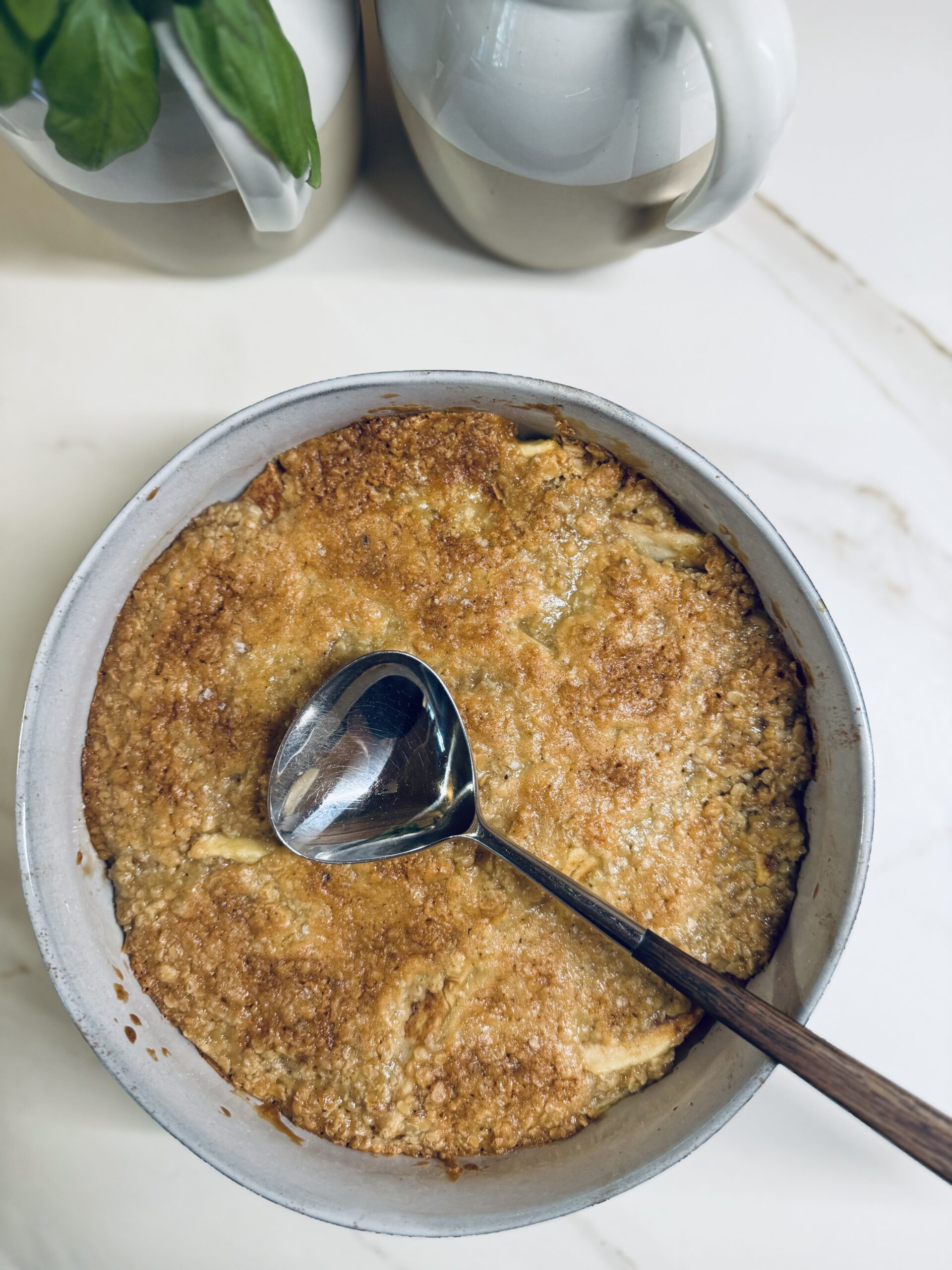 Kinuskikaurainen omenapaistos